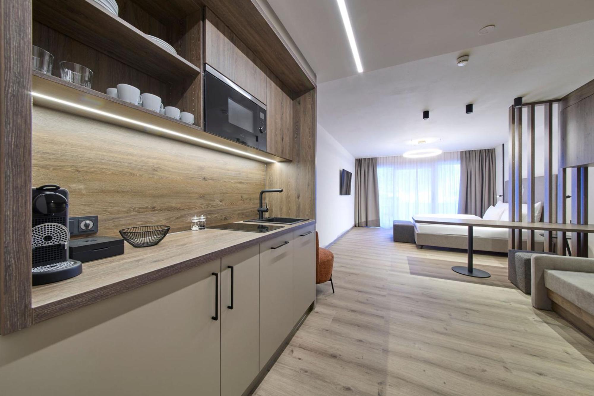 Lh New Opening Hotel 4*